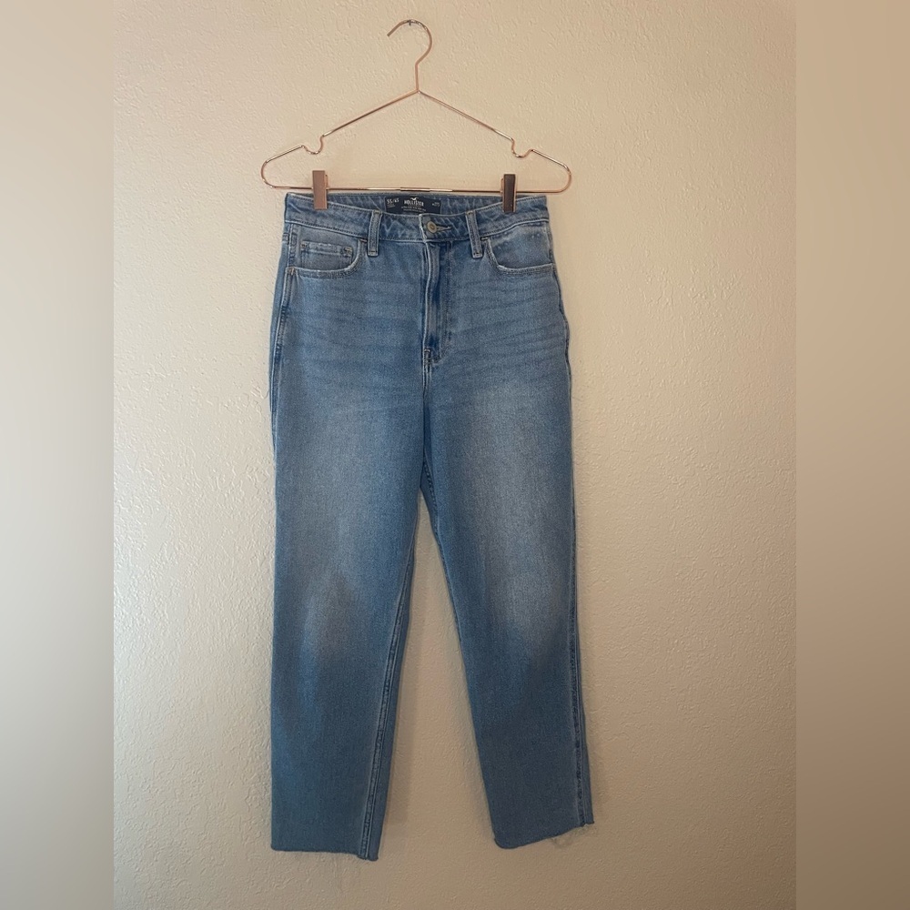 Hollister Women's High Rise Mom Jean Size 27